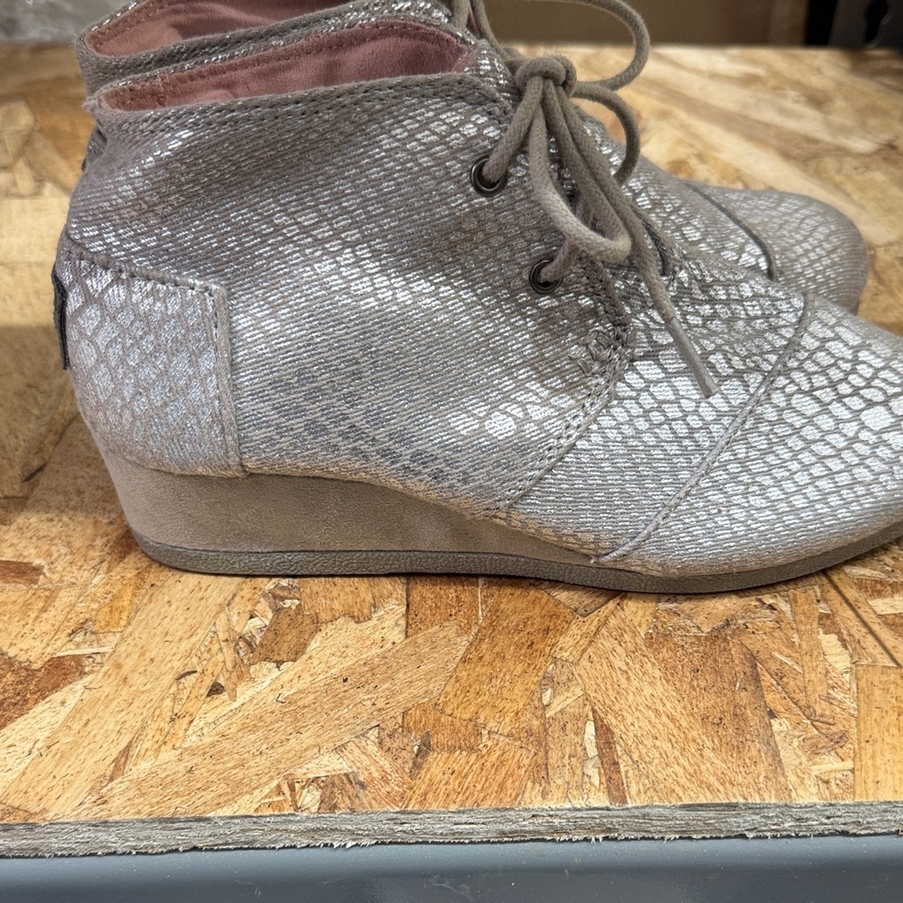Toms girls Silver Lace-Up Wedges size 3Y